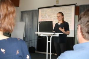 Dr. Eva-Maria Gummelt bei der Veranstaltung "Bilder der Zukunft für die Kirche im Dorf". Foto: Uta Barnikol-Lübeck